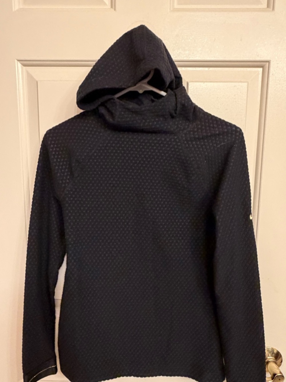 NIKE never worn Textured Black Hooded Pullover